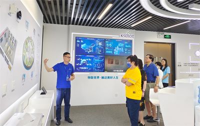 深圳市教育科研領(lǐng)域?qū)＜疑W臨鎧碩達(dá)科技考察數(shù)字電視系統(tǒng)研發(fā)